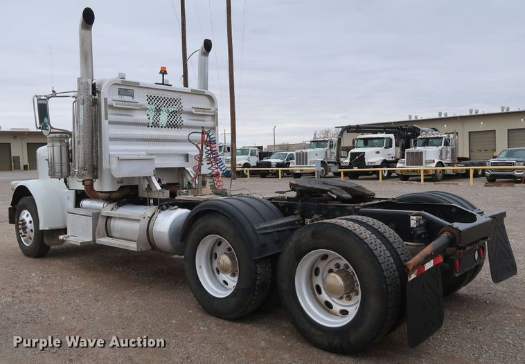 image for item DK3593 2011 Peterbilt 388  semi truck