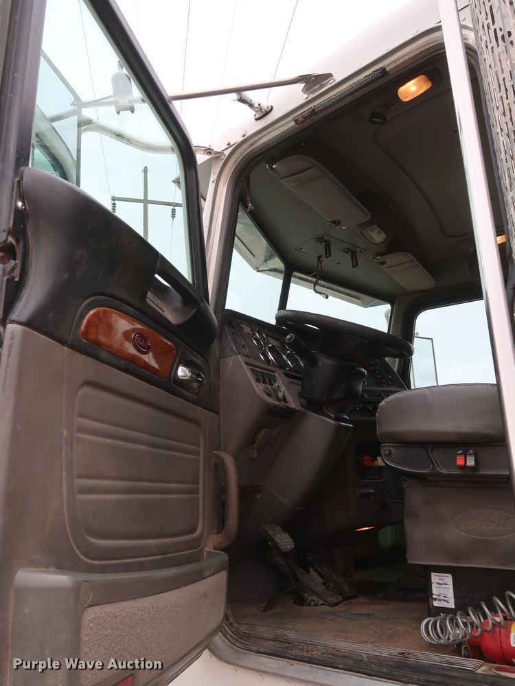image for item DK3593 2011 Peterbilt 388  semi truck