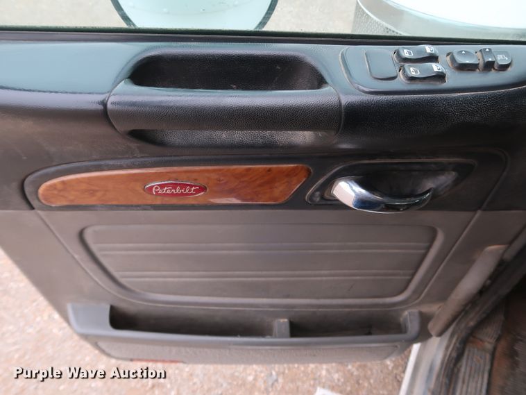 image for item DK3593 2011 Peterbilt 388  semi truck