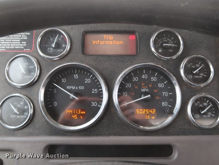 image for item DK3593 2011 Peterbilt 388  semi truck