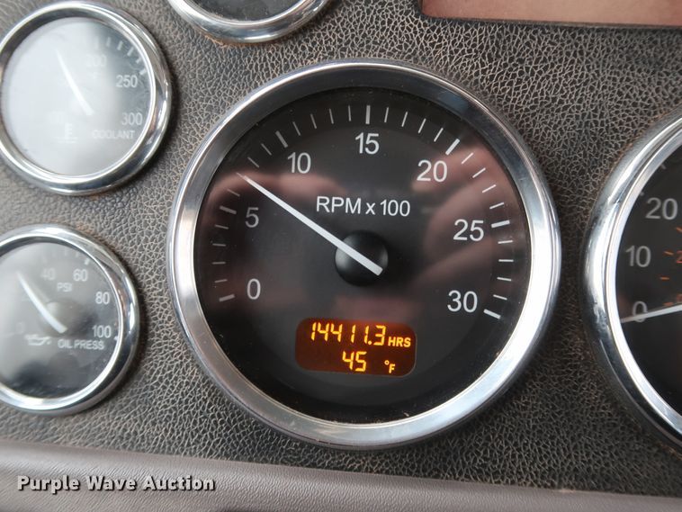 image for item DK3593 2011 Peterbilt 388  semi truck