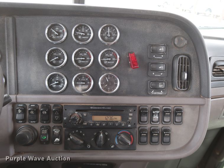 image for item DK3593 2011 Peterbilt 388  semi truck