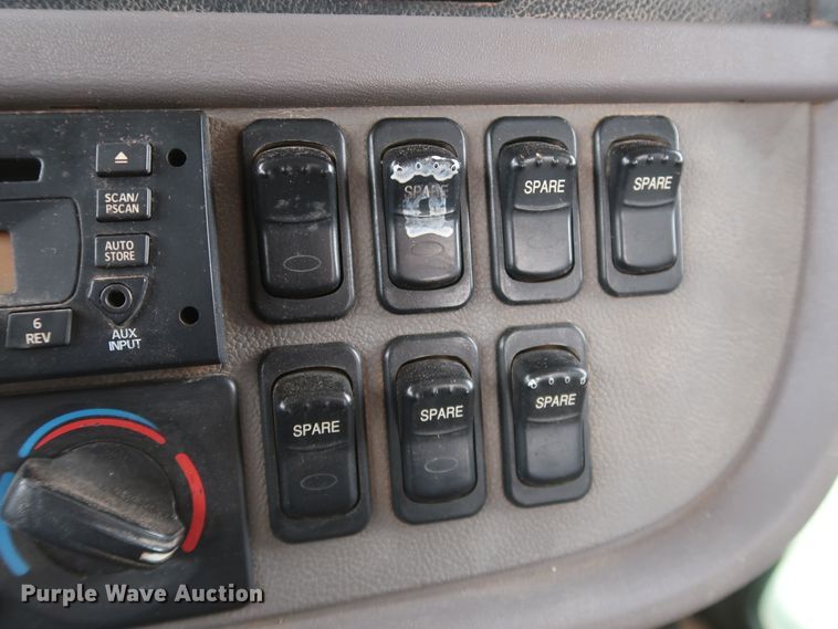 image for item DK3593 2011 Peterbilt 388  semi truck