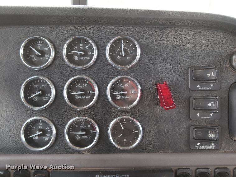 image for item DK3593 2011 Peterbilt 388  semi truck