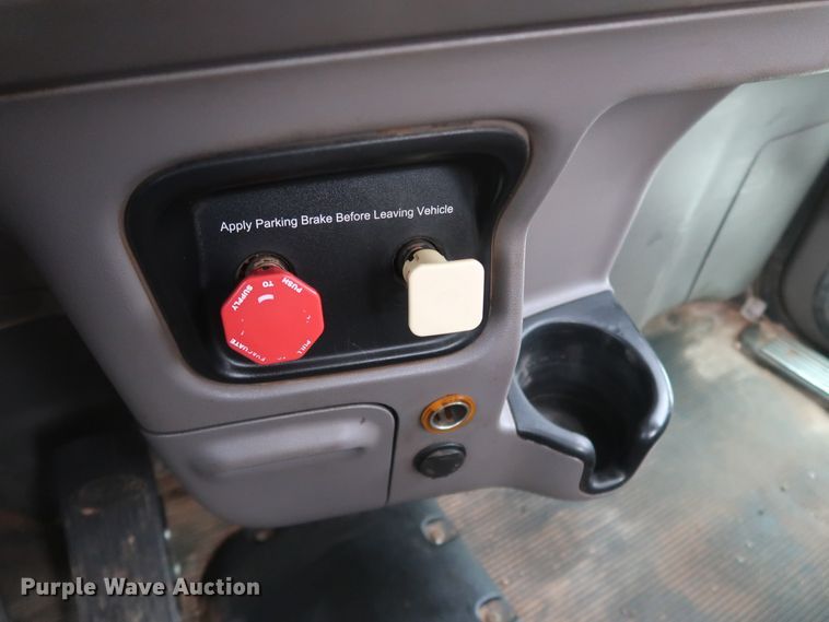 image for item DK3593 2011 Peterbilt 388  semi truck