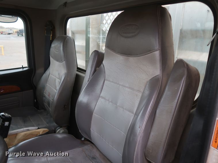 image for item DK3593 2011 Peterbilt 388  semi truck