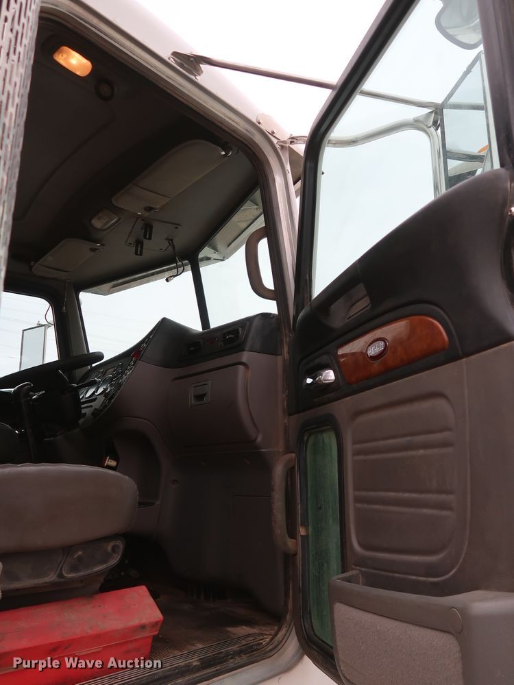 image for item DK3593 2011 Peterbilt 388  semi truck