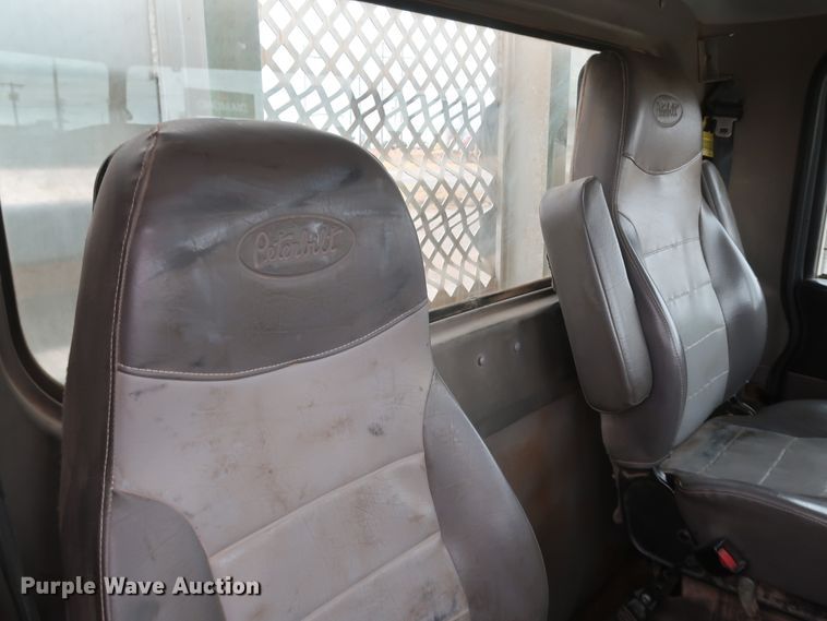 image for item DK3593 2011 Peterbilt 388  semi truck