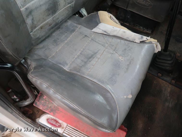 image for item DK3593 2011 Peterbilt 388  semi truck