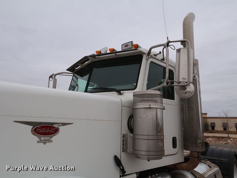 image for item DK3593 2011 Peterbilt 388  semi truck