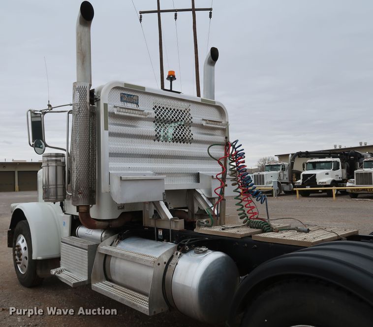 image for item DK3593 2011 Peterbilt 388  semi truck