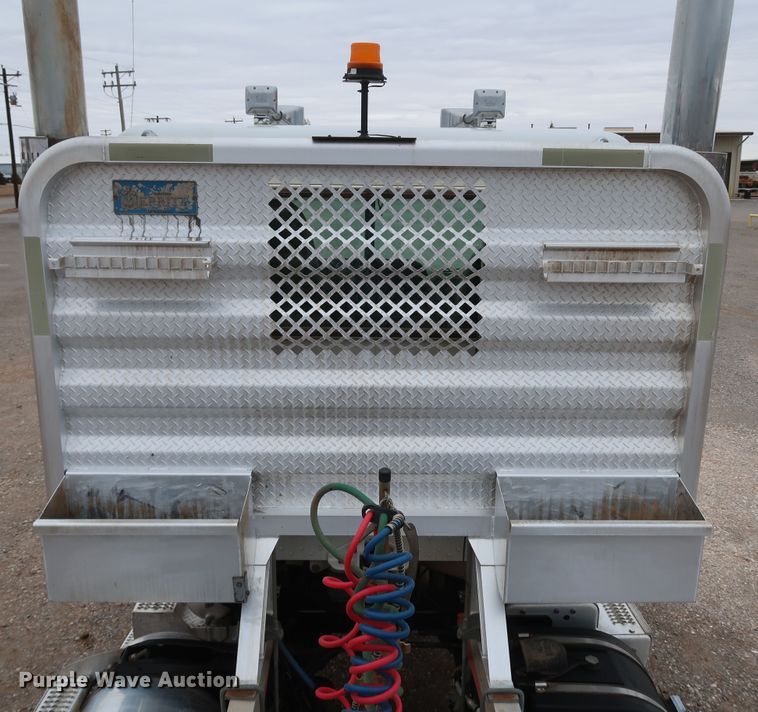 image for item DK3593 2011 Peterbilt 388  semi truck