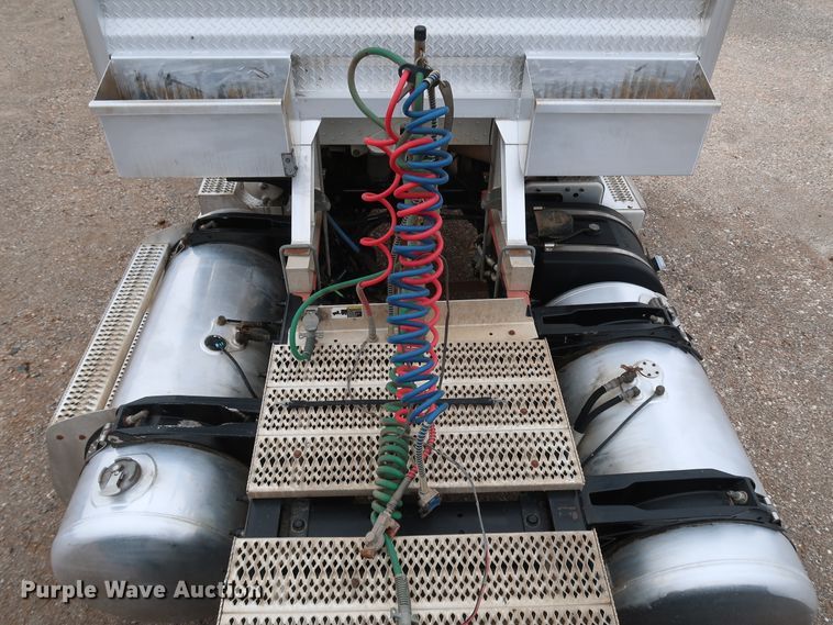 image for item DK3593 2011 Peterbilt 388  semi truck