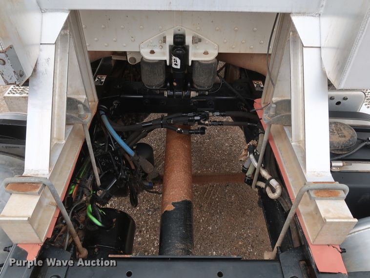 image for item DK3593 2011 Peterbilt 388  semi truck