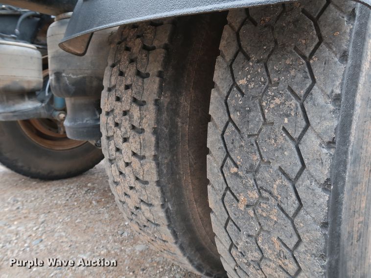 image for item DK3593 2011 Peterbilt 388  semi truck