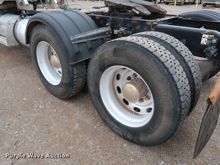 image for item DK3593 2011 Peterbilt 388  semi truck