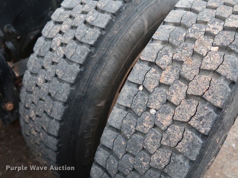 image for item DK3593 2011 Peterbilt 388  semi truck