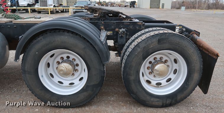 image for item DK3593 2011 Peterbilt 388  semi truck