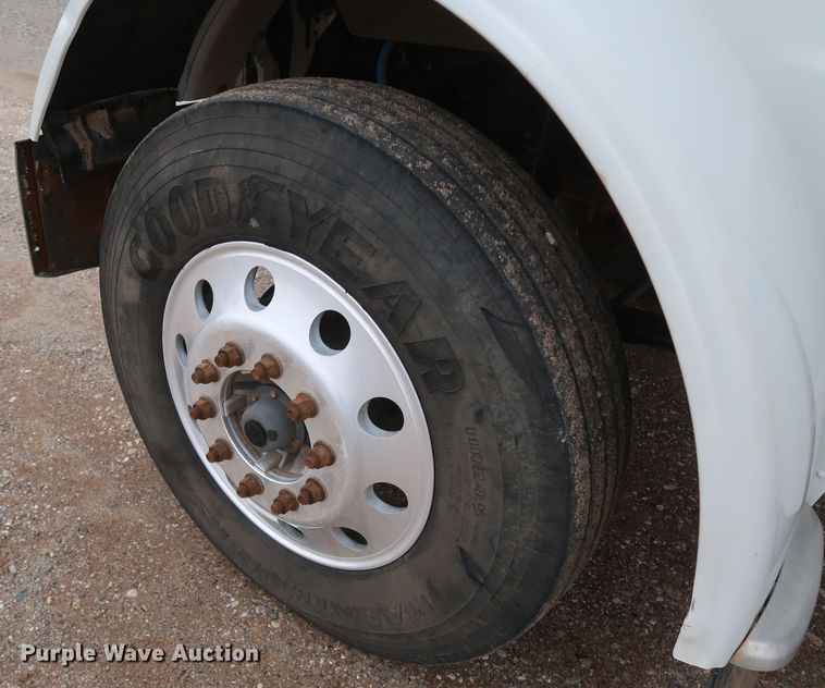 image for item DK3593 2011 Peterbilt 388  semi truck