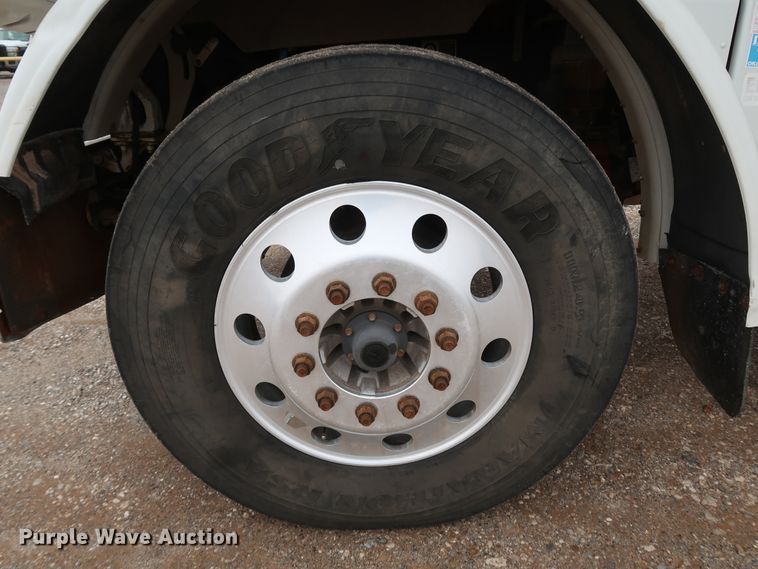 image for item DK3593 2011 Peterbilt 388  semi truck