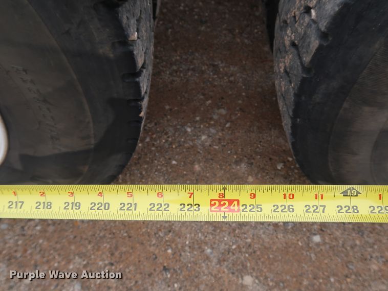 image for item DK3593 2011 Peterbilt 388  semi truck