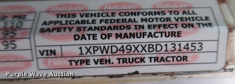 image for item DK3593 2011 Peterbilt 388  semi truck