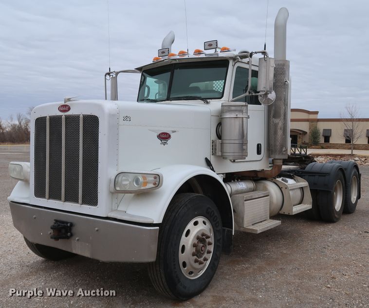 image for item DK3594 2013 Peterbilt 388  semi truck