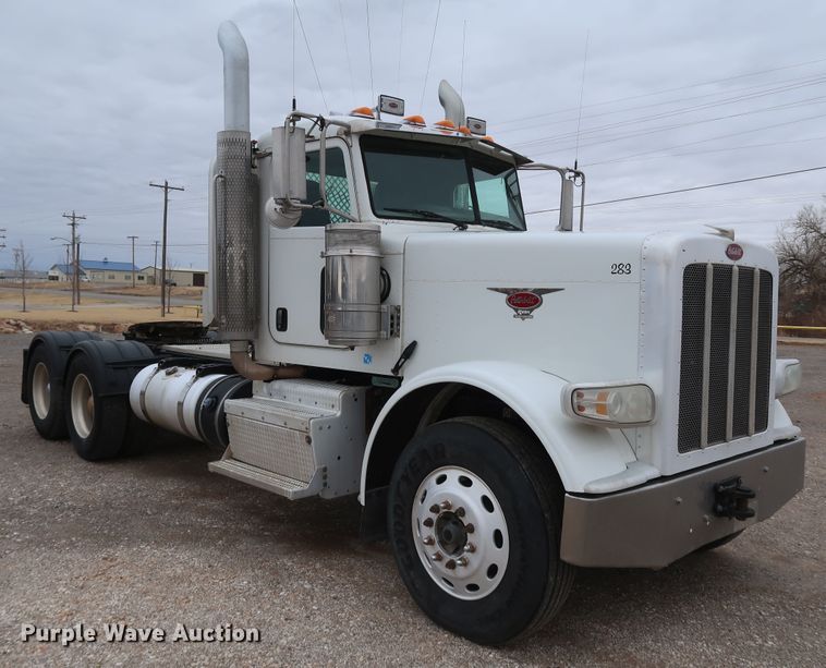 image for item DK3594 2013 Peterbilt 388  semi truck