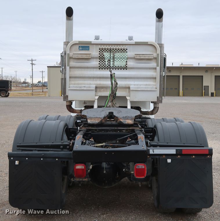 image for item DK3594 2013 Peterbilt 388  semi truck