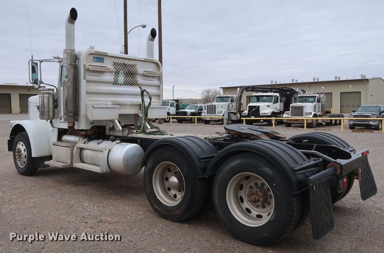 image for item DK3594 2013 Peterbilt 388  semi truck