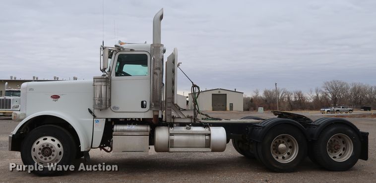 image for item DK3594 2013 Peterbilt 388  semi truck