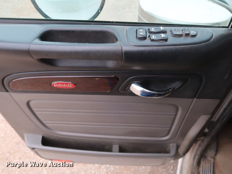 image for item DK3594 2013 Peterbilt 388  semi truck