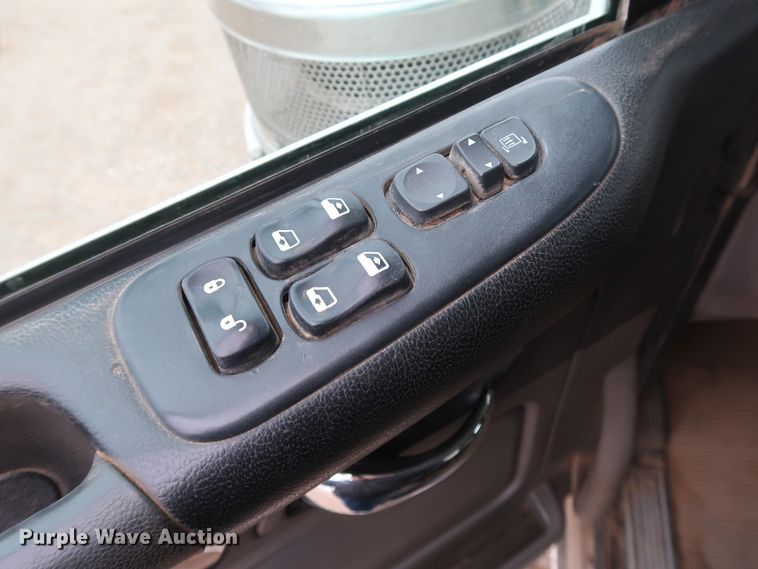 image for item DK3594 2013 Peterbilt 388  semi truck