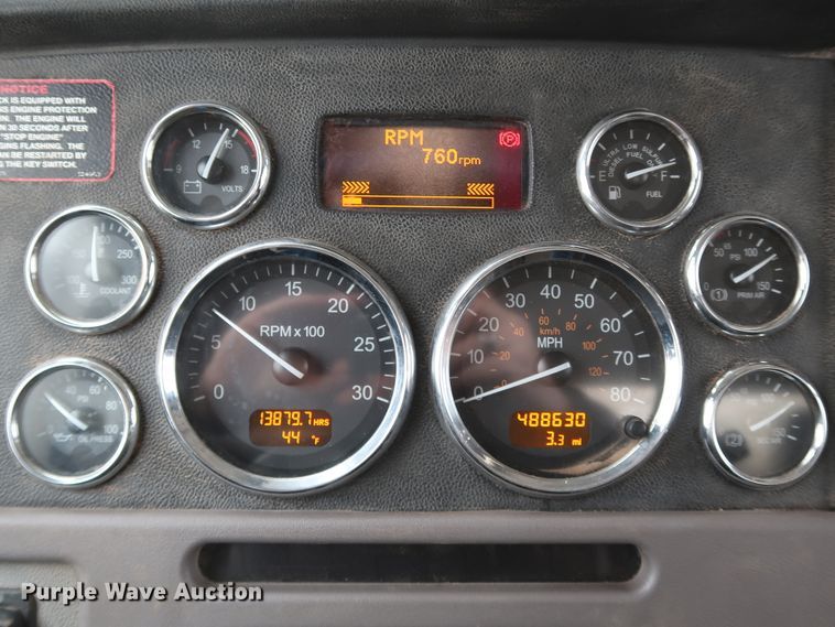 image for item DK3594 2013 Peterbilt 388  semi truck