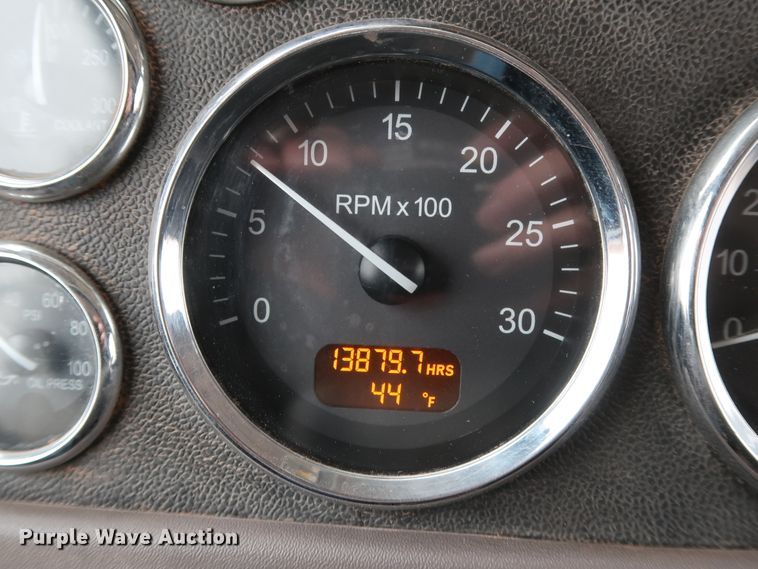 image for item DK3594 2013 Peterbilt 388  semi truck