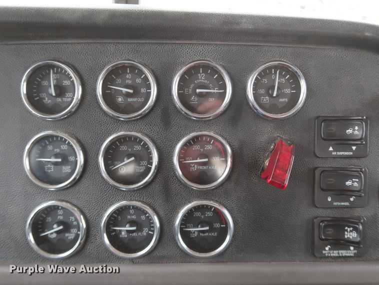 image for item DK3594 2013 Peterbilt 388  semi truck