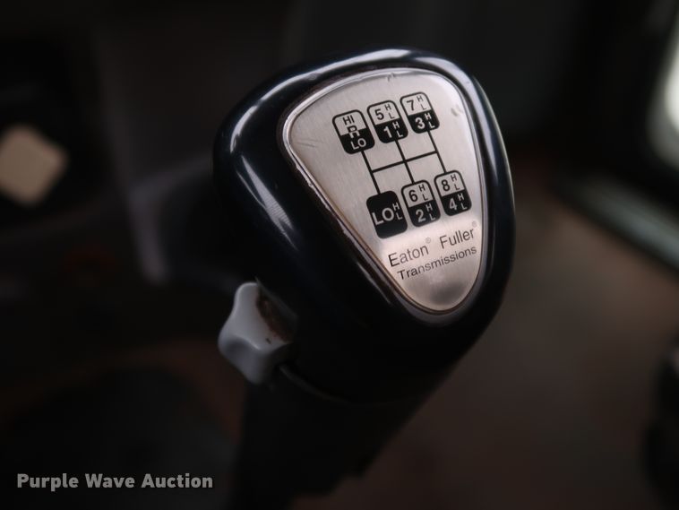 image for item DK3594 2013 Peterbilt 388  semi truck