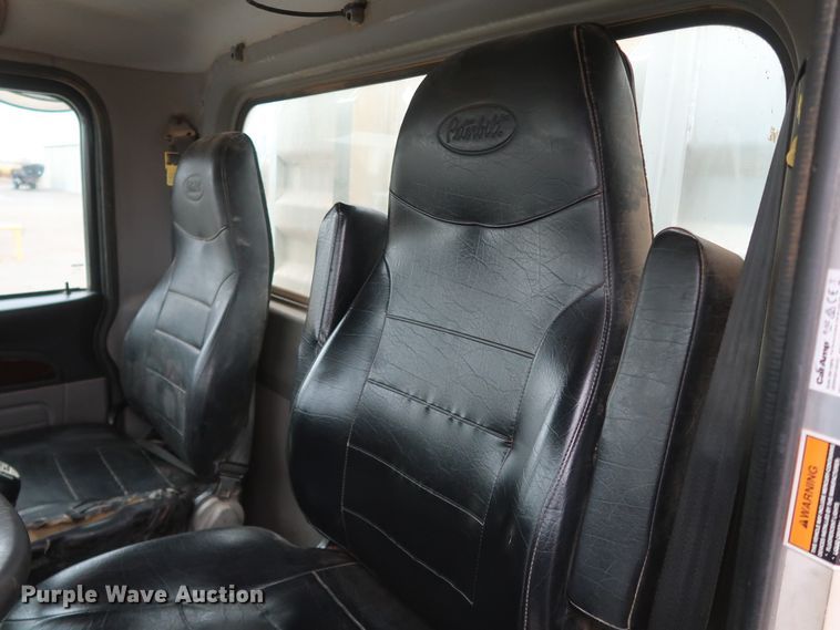 image for item DK3594 2013 Peterbilt 388  semi truck