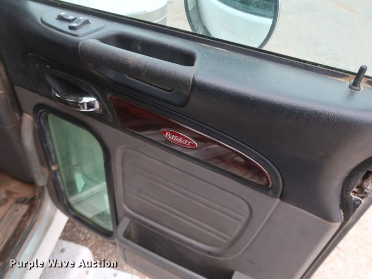 image for item DK3594 2013 Peterbilt 388  semi truck