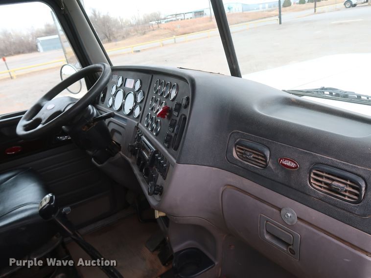 image for item DK3594 2013 Peterbilt 388  semi truck