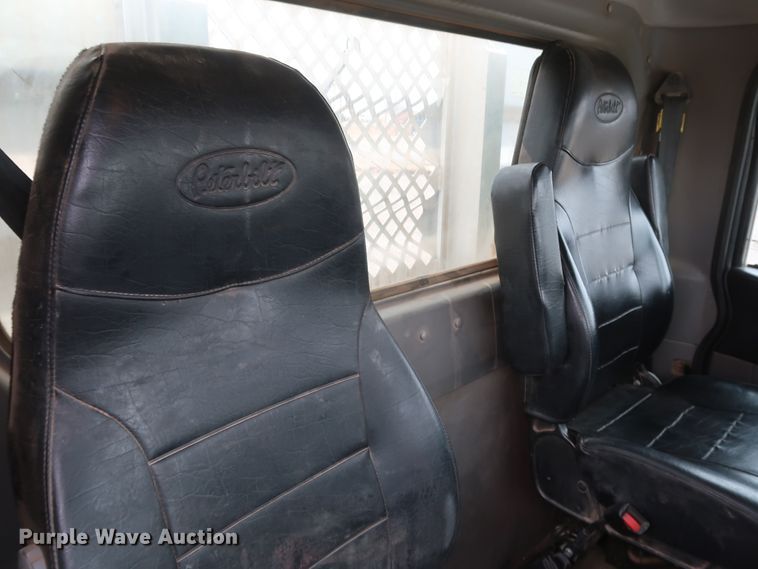 image for item DK3594 2013 Peterbilt 388  semi truck