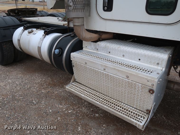 image for item DK3594 2013 Peterbilt 388  semi truck