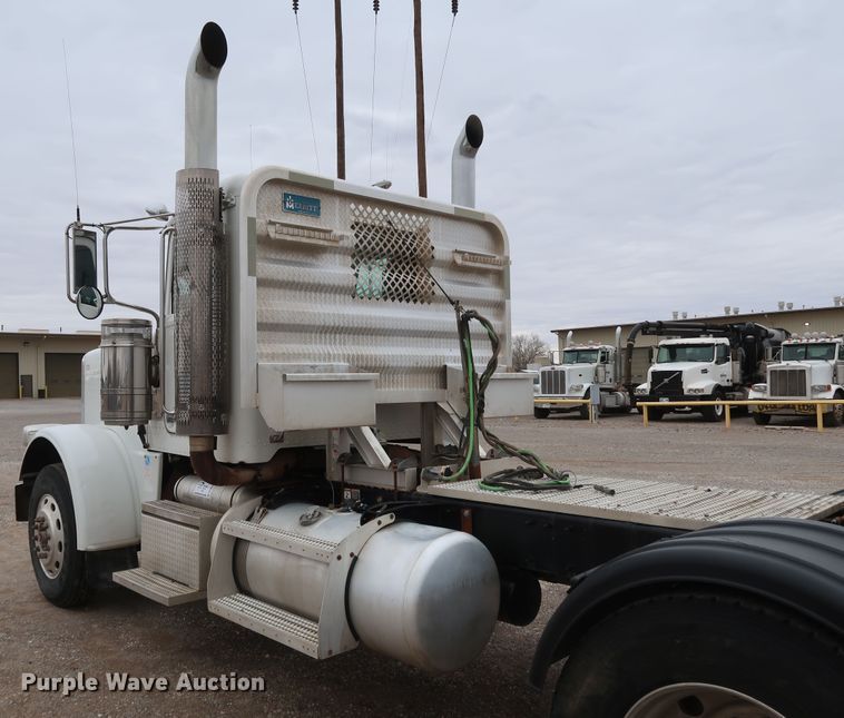 image for item DK3594 2013 Peterbilt 388  semi truck