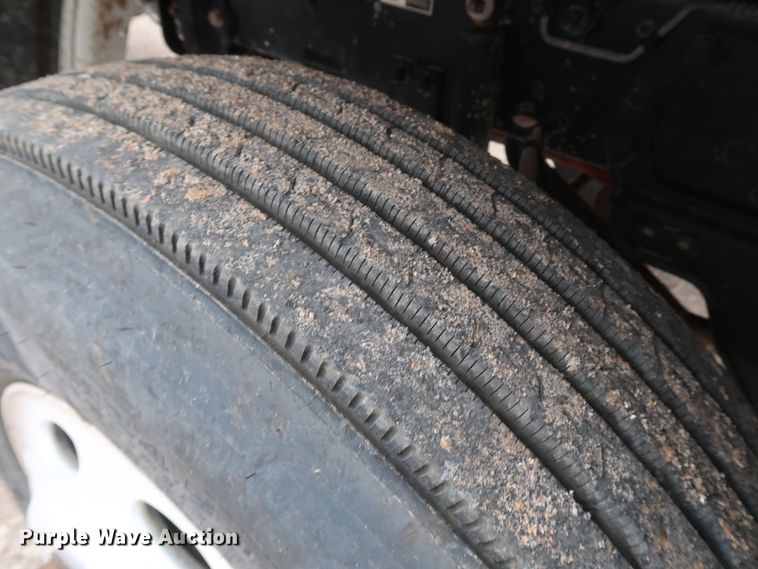 image for item DK3594 2013 Peterbilt 388  semi truck