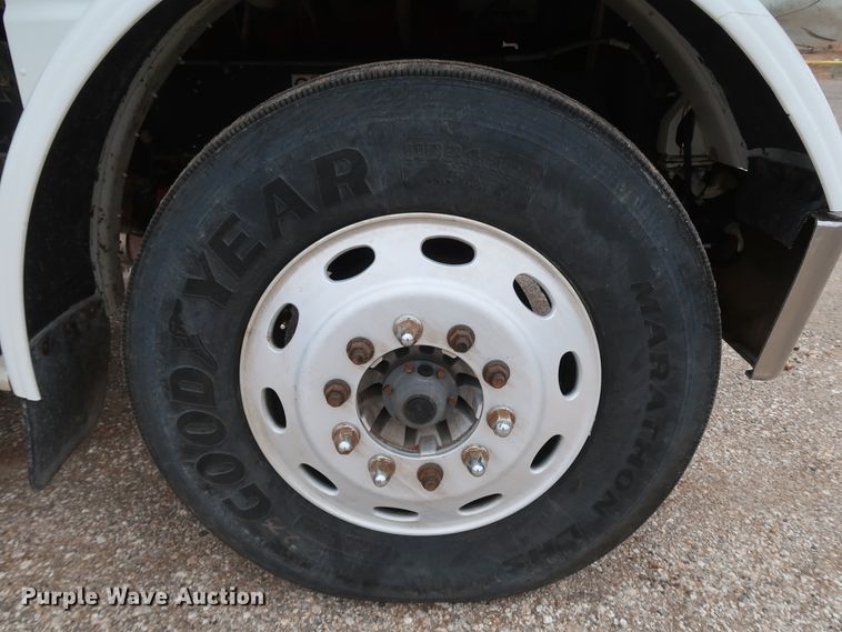 image for item DK3594 2013 Peterbilt 388  semi truck