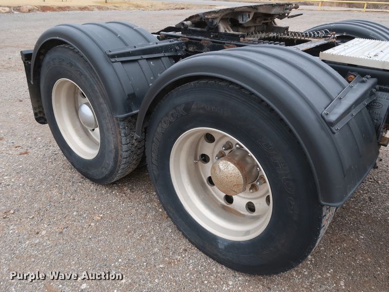 image for item DK3594 2013 Peterbilt 388  semi truck