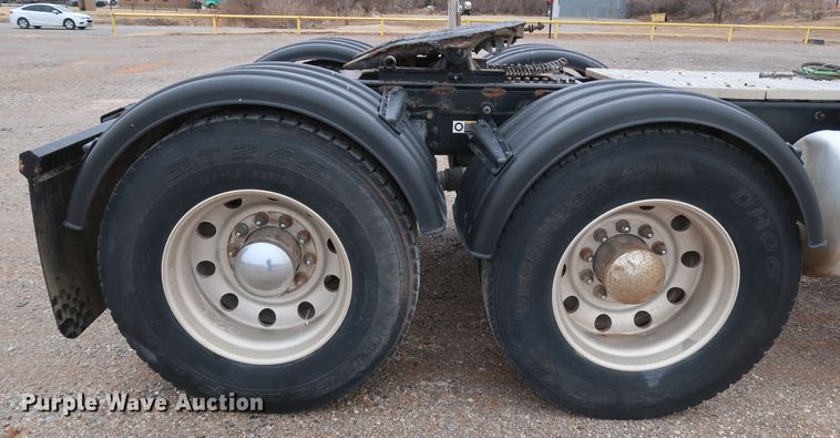 image for item DK3594 2013 Peterbilt 388  semi truck