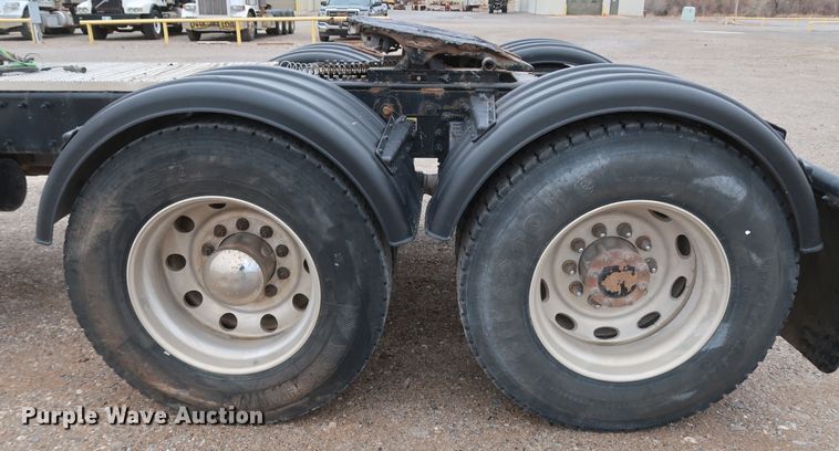 image for item DK3594 2013 Peterbilt 388  semi truck