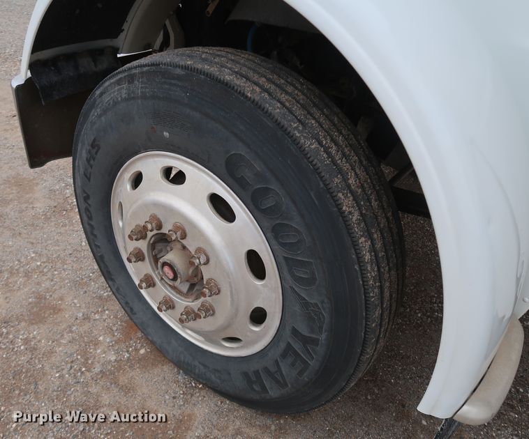 image for item DK3594 2013 Peterbilt 388  semi truck