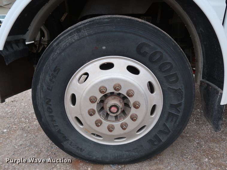 image for item DK3594 2013 Peterbilt 388  semi truck